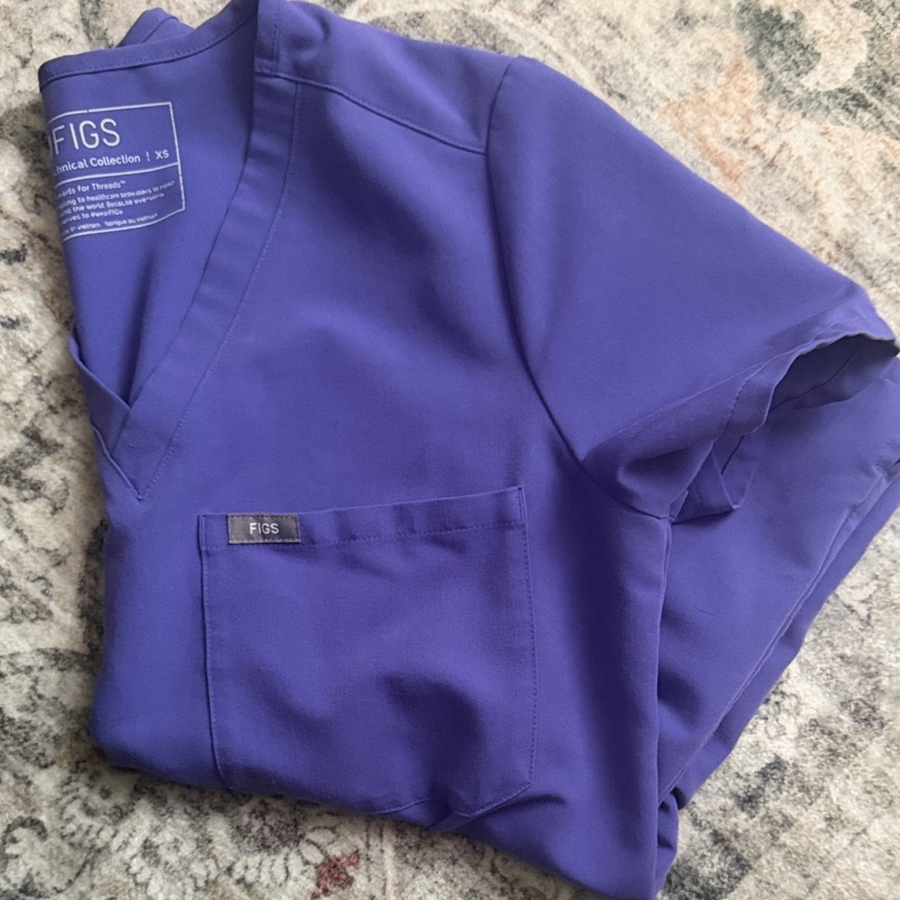 Xs figs one pocket scrub top